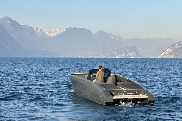 Verdeblu Boat Rental - Frauscher 1017 lido | Noleggio motoscafo sul Lago di Garda