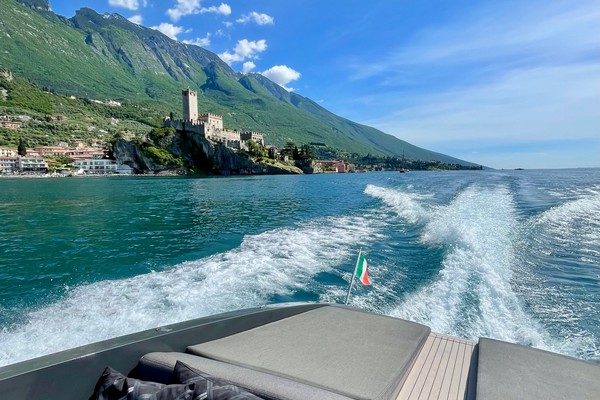 Verdeblu Boat Rental - Frauscher 1017 lido | Noleggio motoscafo sul Lago di Garda