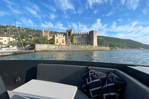 Verdeblu Boat Rental - Frauscher 1017 lido | Noleggio motoscafo sul Lago di Garda