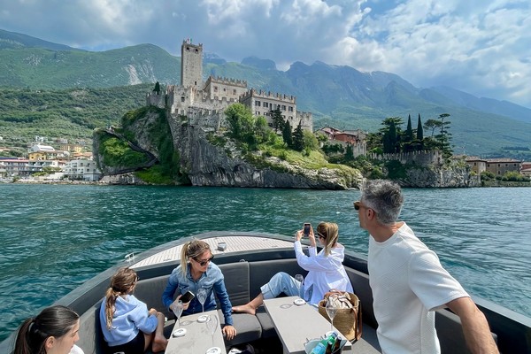 Verdeblu Boat Rental - Frauscher 1017 lido | Noleggio motoscafo sul Lago di Garda
