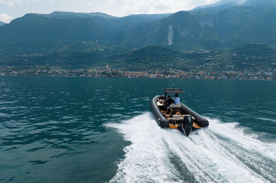 Verdeblu Boat Rental - Sea Water Phantom 260 | Noleggio gommone sul Lago di Garda