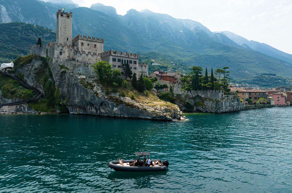 Verdeblu Boat Rental - Sea Water Phantom 260 | Noleggio gommone sul Lago di Garda